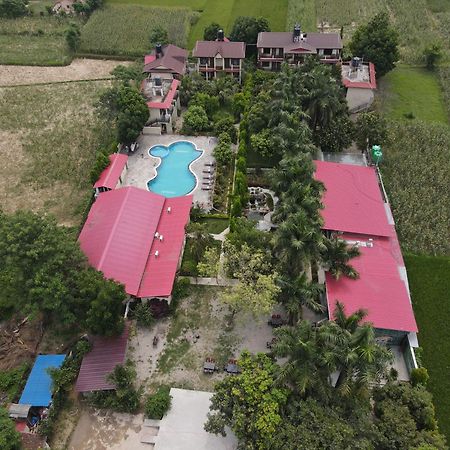 Royal Tiger Luxury Resort 4 Star Sauraha Exterior foto