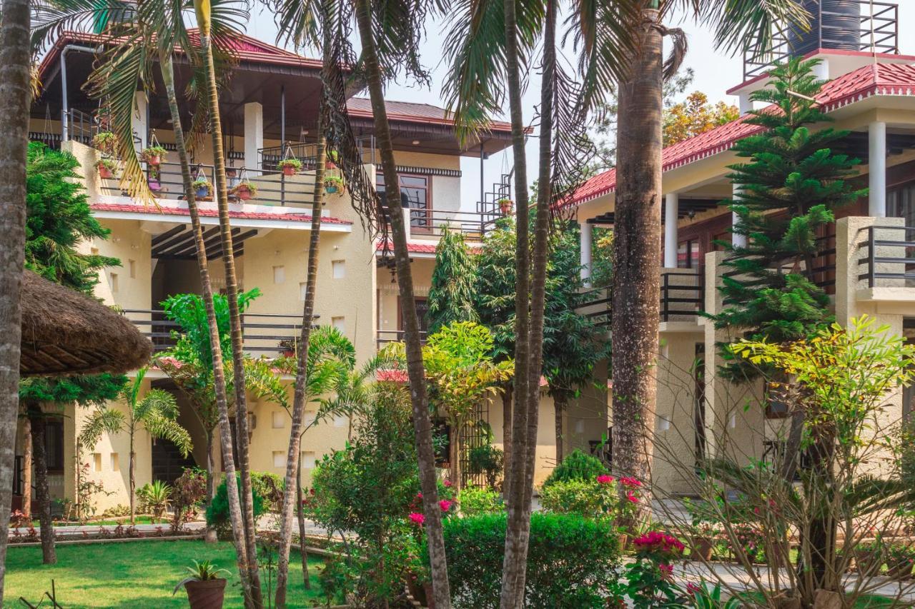 Royal Tiger Luxury Resort 4 Star Sauraha Exterior foto