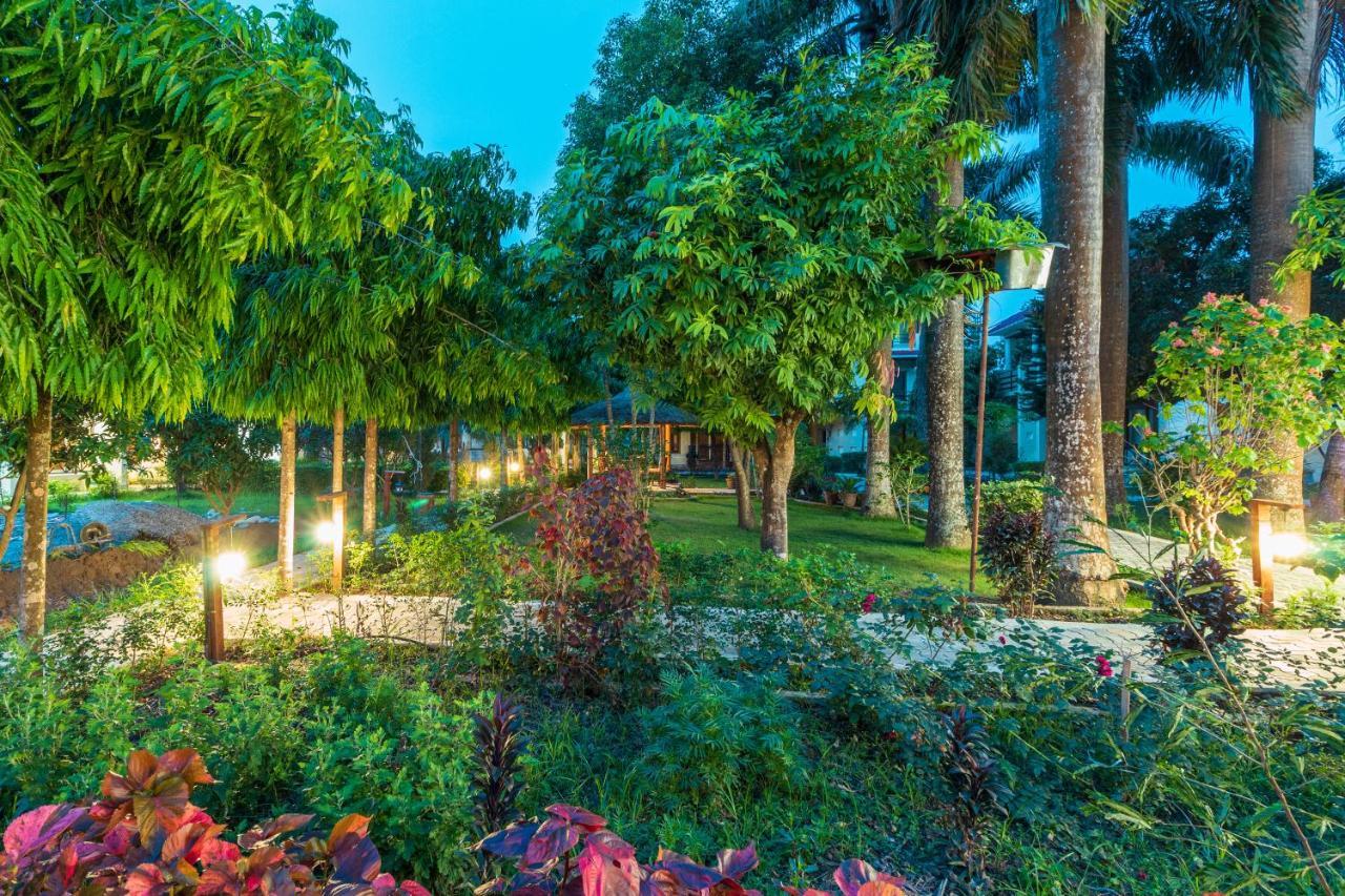 Royal Tiger Luxury Resort 4 Star Sauraha Exterior foto