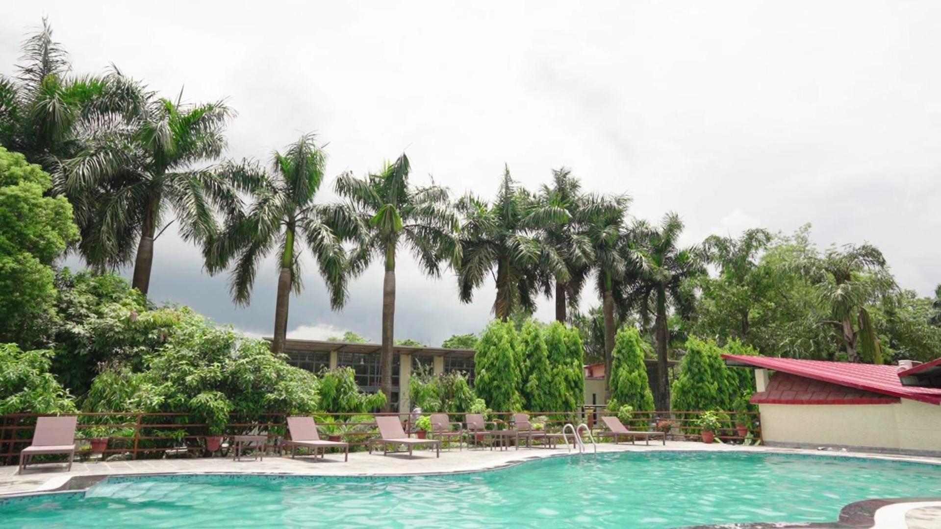 Royal Tiger Luxury Resort 4 Star Sauraha Exterior foto